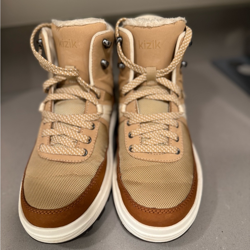 Kizik Women's Tan and Brown Ankle Waterproof Boots - Step in